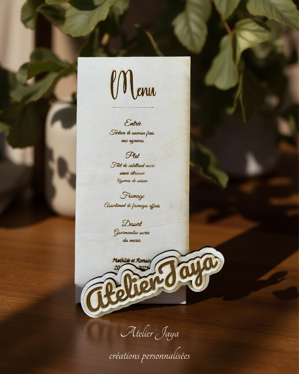 Menu gravé en bois - Table de mariage