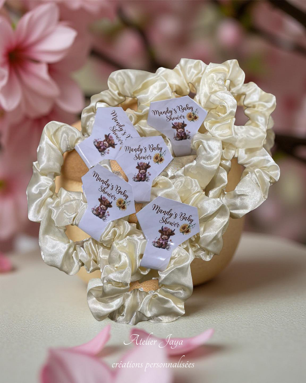 Chouchou en satin avec étiquette personnalisée